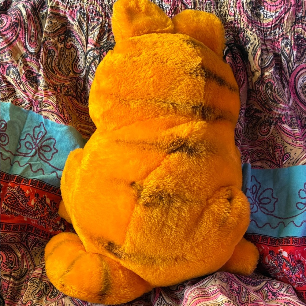 Garfield Plush Stuffed Toy - Bright Orange. 1981 - Picture 2 of 4